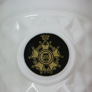 Daveac milk glass shaving cup