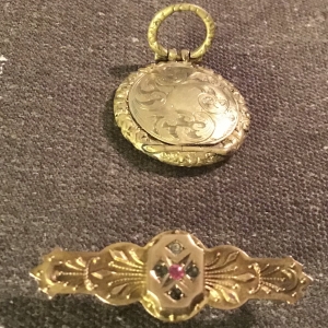 Keepsake brooch