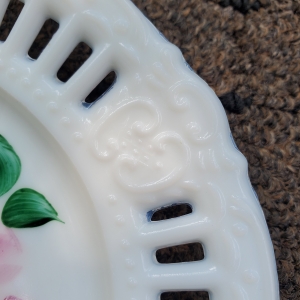 Milkglass detail 2