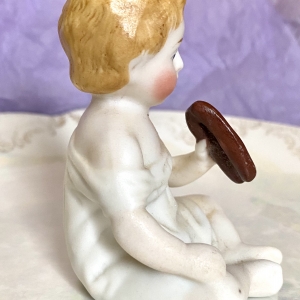 Figurine of a porcelain boy eating - right side rotation