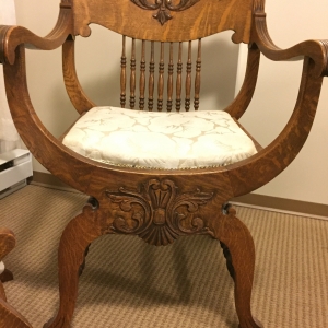 Oak chair Scotland 1820, Savonarola?