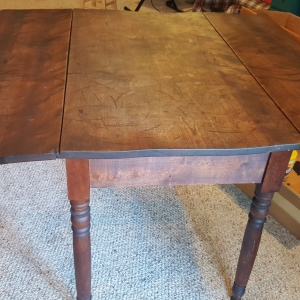 Anyone know what kind of drop leaf table this is?