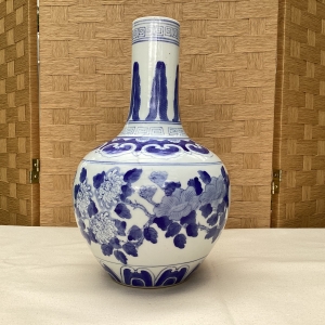 Chinese blue and white vase pic #1