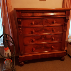 chest of drawers