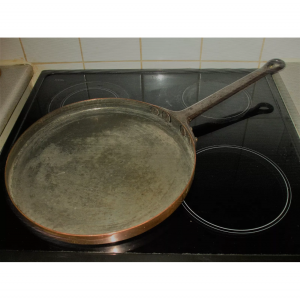 Copper crepe pan